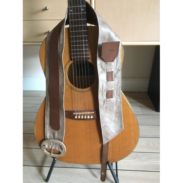Redesign guitar rem i skind & læder. Læder og skind produkter til